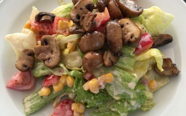 Pilz-Rezept: Vegetarischer Salat mit Champignons