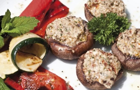 Pilz-Rezept: Champignons mit mediterraner Füllung